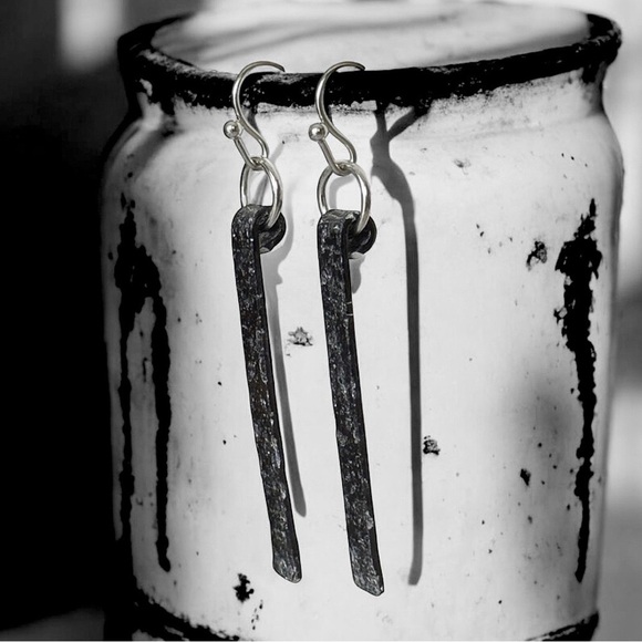 5 For $25💫Hammered Black Aluminum Grunge Dangles Earrings - Picture 1 of 7